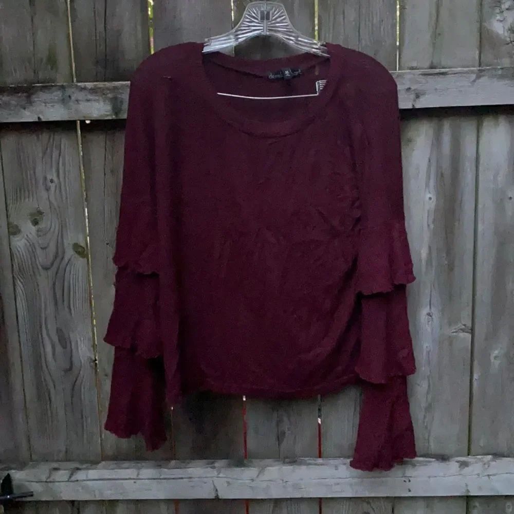 Derek Heart Burgundy Bell Sleeve Top sz. M